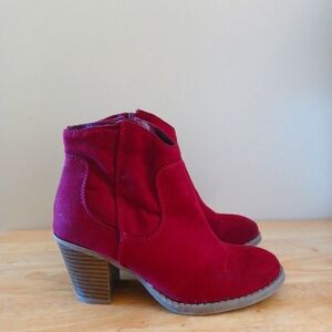 Old Navy Faux Suede Blok Heel Burnt Red Booties Zs.6